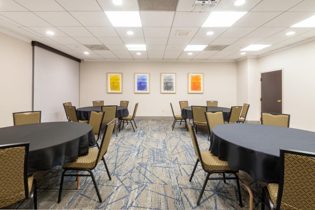 Holiday Inn Express Philadelphia Ne-Bensalem By Ihg Dış mekan fotoğraf